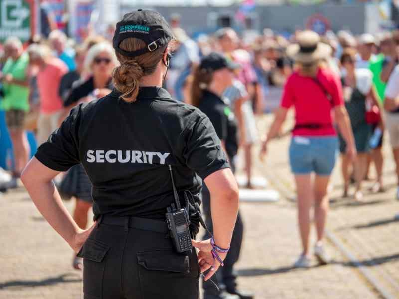 Why You Should Hire a Security Service for Businesses