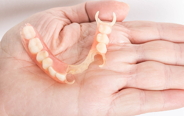 Signs That Your Teeth Need Partial Dentures. 