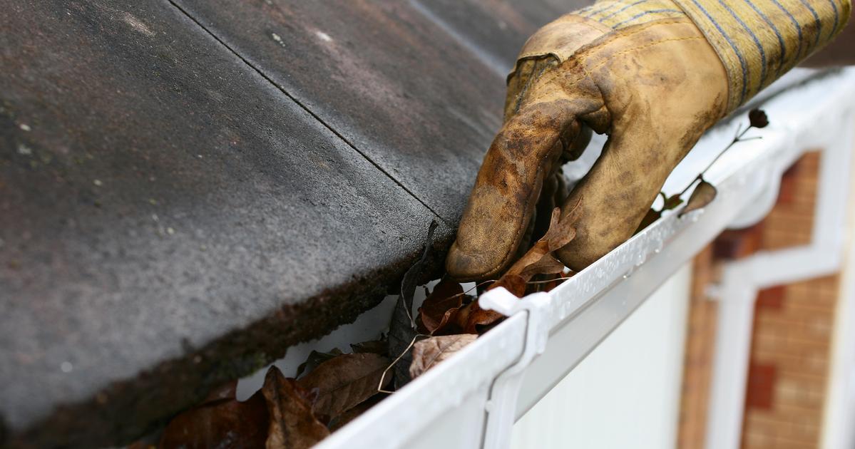 How to Hire the Best Gutter Cleaning Service 